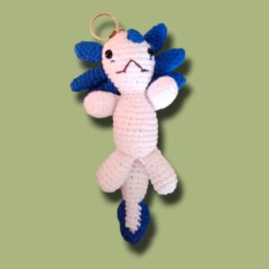 ajolote amigurumi, hecho a mano, reaglo especial, colgante para autos, colgante para mochilas,