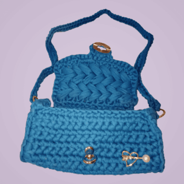 Bolsa Tipo Flap de Fiesta: ¡Tu Compañera Hecha a Mano!