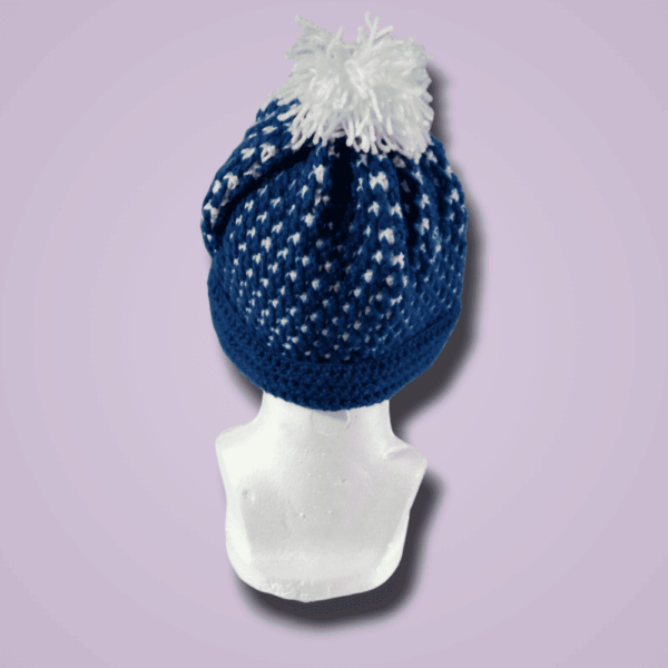 gorro-24 Gorro Azul de Explorador: El Secreto Blanco del Invierno