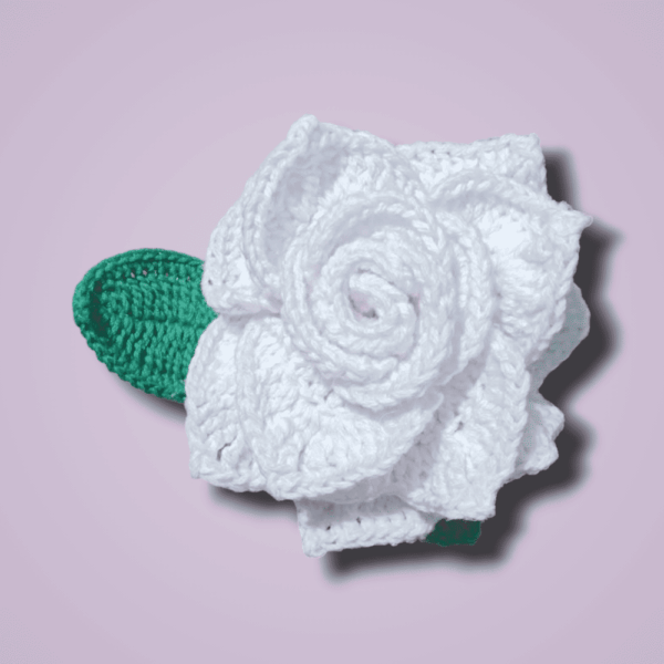 Rosa Eterna Tejida: Un Símbolo de Amor Perfecto