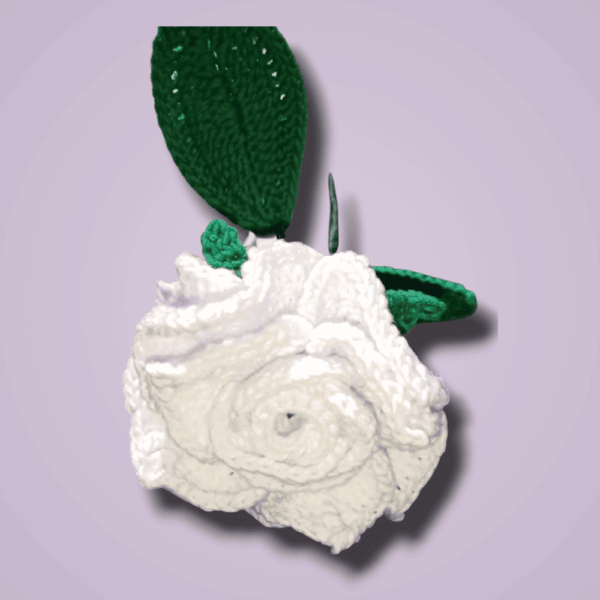 Rosa Eterna Tejida: Un Símbolo de Amor Perfecto